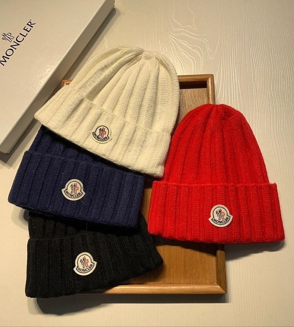 Moncler hat